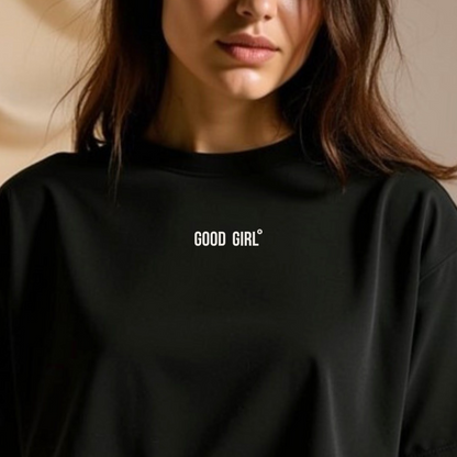 Ein supercooles, kurzes T-Shirt mit Aufdruck "GOOD GIRL - BAD HABITS"